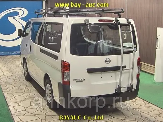 Микроавтобус Nissan Caravan  б/у
