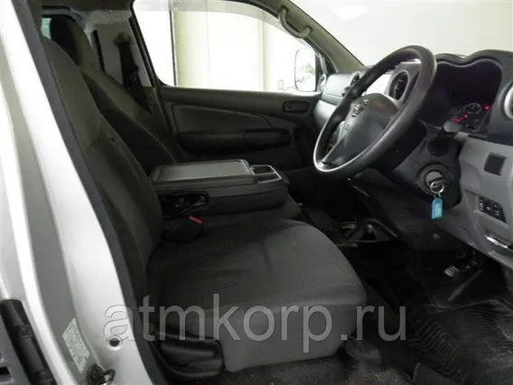 Микроавтобус Nissan Caravan  б/у фото 4