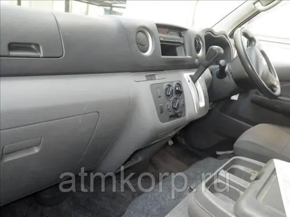 Микроавтобус Nissan Caravan  б/у фото 3