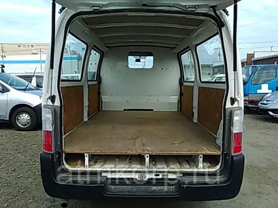 Микроавтобус Nissan Caravan  б/у фото 7