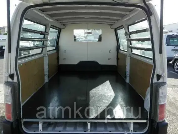 Микроавтобус Nissan Caravan  б/у