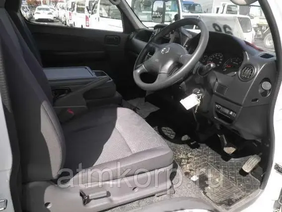 Микроавтобус Nissan Caravan  б/у фото 6
