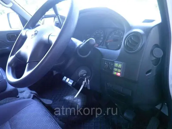 Изотермический фургон Nissan Caravan б/у фото 3