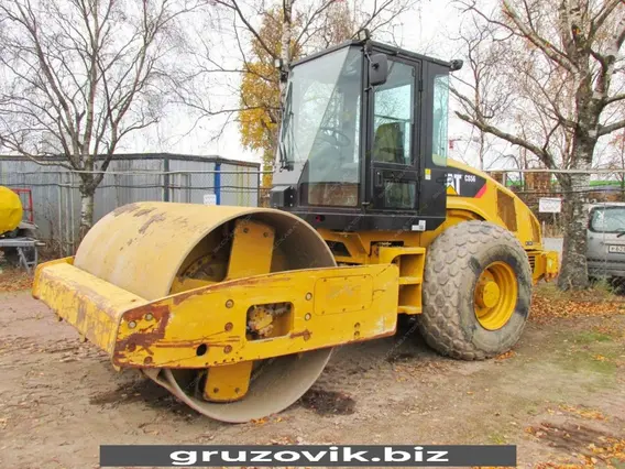 Дорожный каток Caterpillar CS56 2012 года б/у