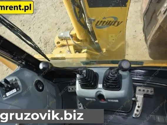 Экскаватор-погрузчик Komatsu WB93 2011 года б/у