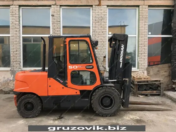 Вилочный погрузчик Doosan D50 2011 года б/у