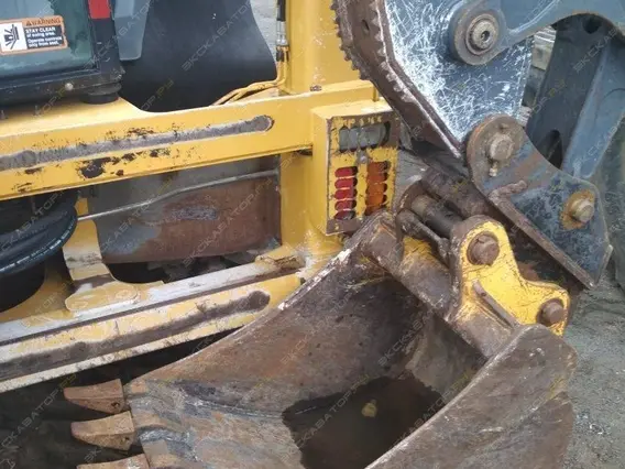 Экскаватор-погрузчик John Deere 325 2010 года б/у