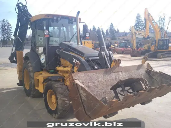 Экскаватор-погрузчик John Deere 325 2011 года б/у