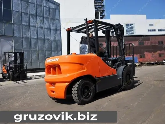 Вилочный погрузчик Doosan D50 2020 года новый