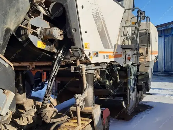 Дорожная фреза Wirtgen W 220 2012 года б/у