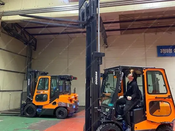 Вилочный погрузчик Doosan D50 2020 года новый