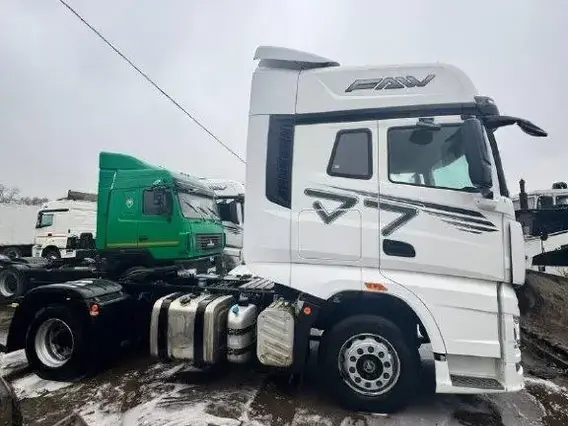 Седельный тягач FAW J7 2023 года б/у фото 8