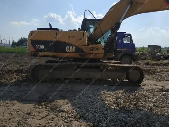 Экскаватор Caterpillar 320 2011 года б/у