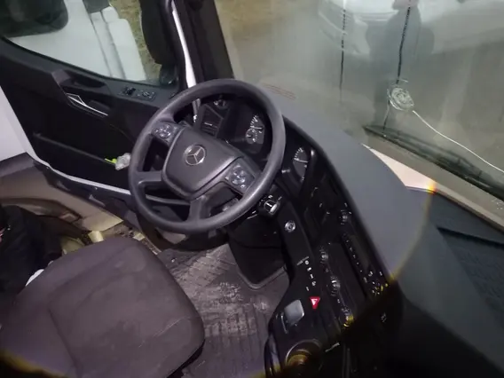 Седельный тягач Mercedes-Benz Actros 2022 года б/у фото 5
