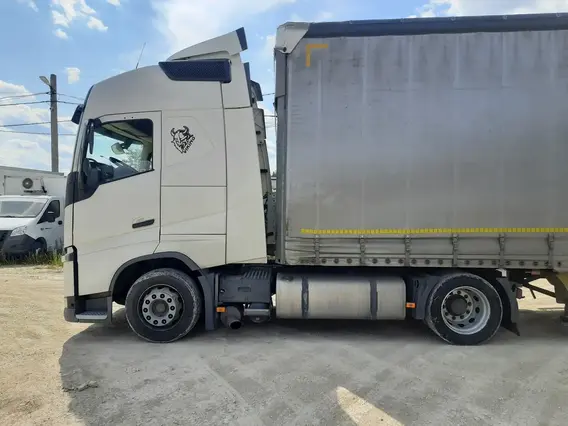 Седельный тягач Volvo FH 2017 года б/у фото 8