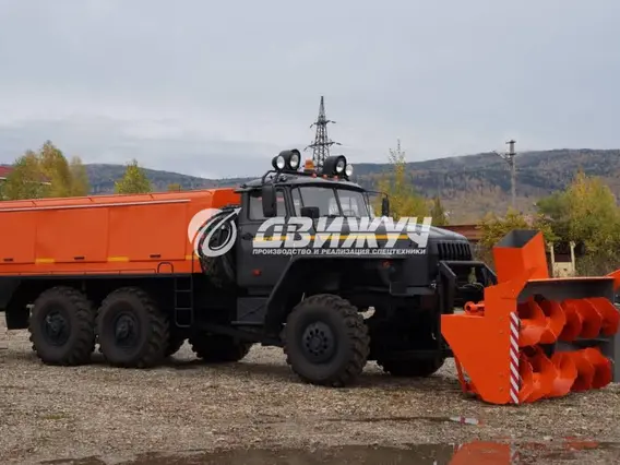 Дорожно-уборочный автомобиль Шнекороторный снегоочиститель двухмоторный  б/у