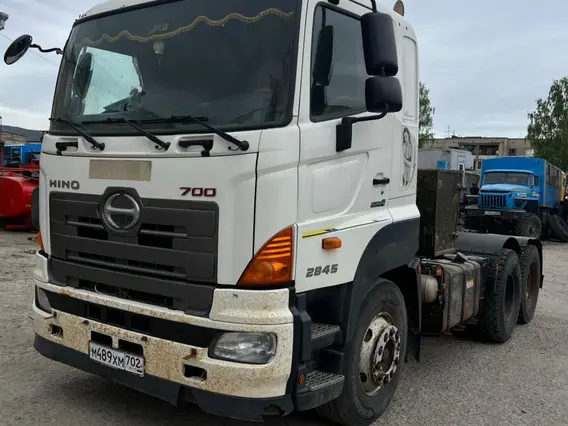 Тягач HINO 700 2014 года б/у