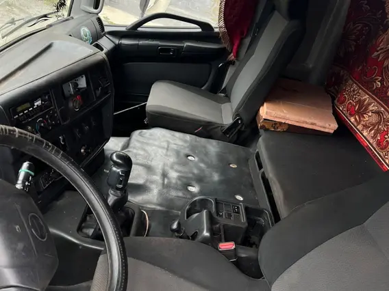Тягач HINO 700 2014 года б/у фото 6
