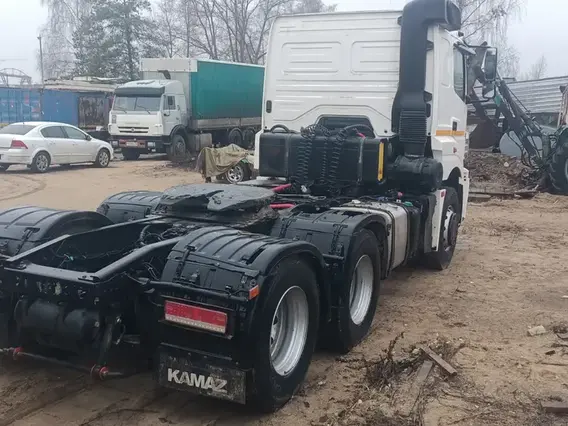 Седельный тягач Камаз 6560 2020 года б/у фото 3