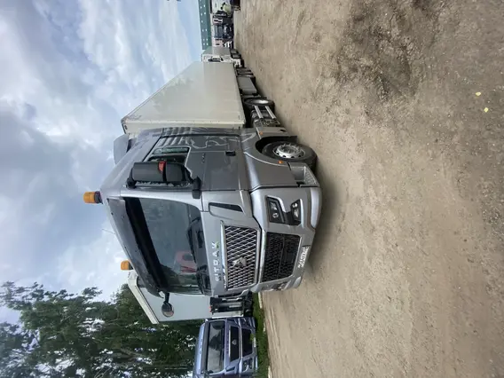 Седельный тягач SITRAK c7h 2023 года б/у фото 3