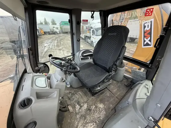 Экскаватор-погрузчик RUNMAX SE460TS 2023 года б/у фото 7
