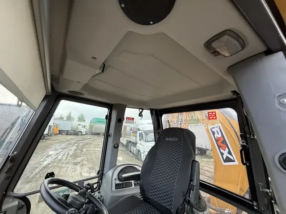 Экскаватор-погрузчик RUNMAX SE460TS 2023 года б/у фото 8