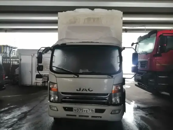 Тентованный грузовик JAC N120 2022 года б/у фото 3