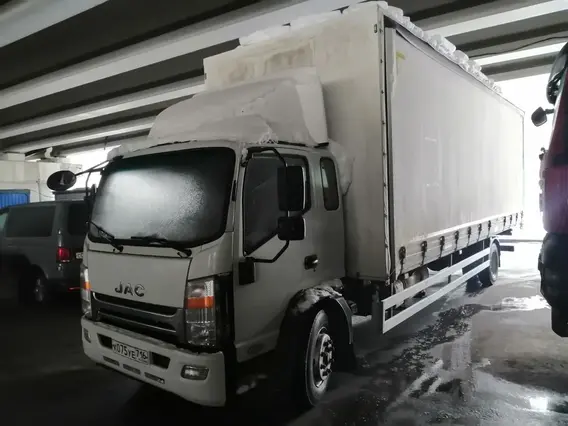 Тентованный грузовик JAC N120 2022 года б/у фото 4