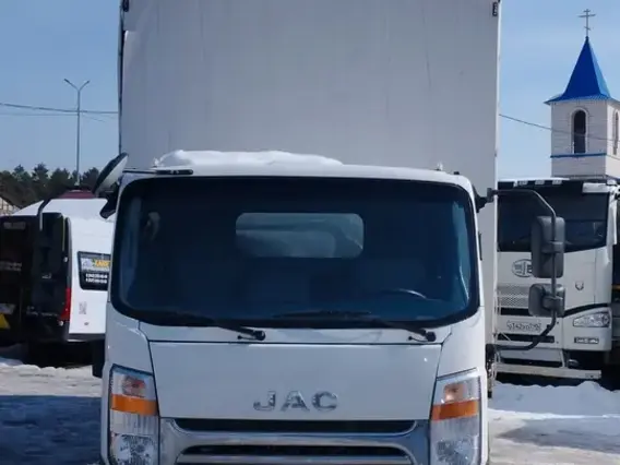 Тентованный грузовик JAC N120 2022 года б/у фото 3