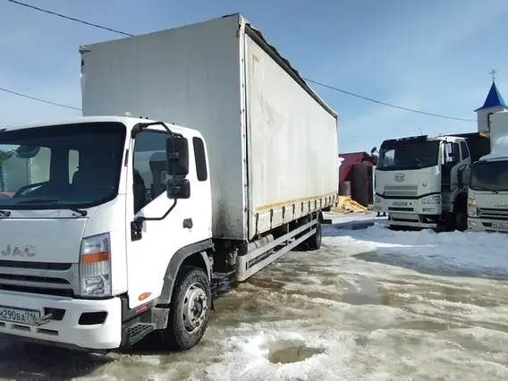 Тентованный грузовик JAC N120 2022 года б/у фото 4