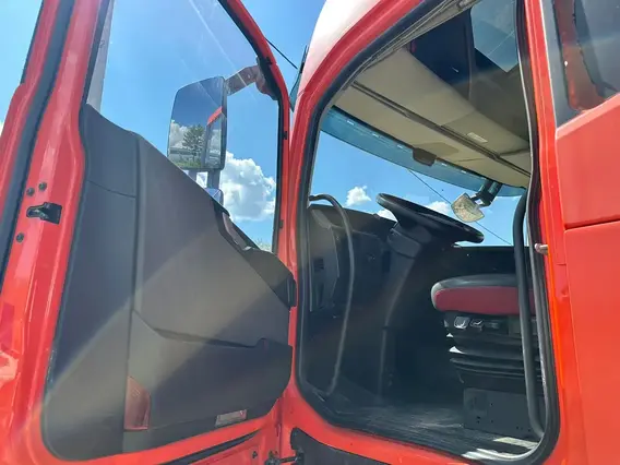 Седельный тягач Volvo FH 2018 года б/у фото 10