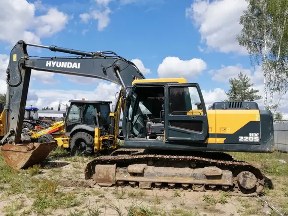 Экскаватор Hyundai HX220S 2021 года б/у