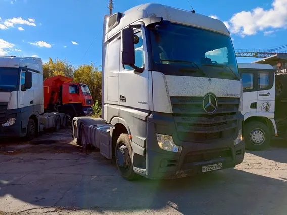 Седельный тягач Mercedes-Benz Actros 2023 года б/у