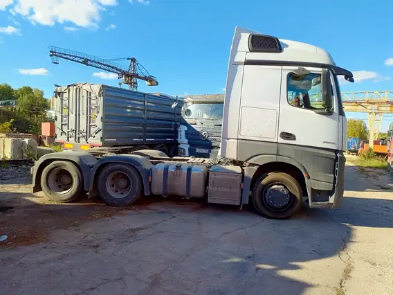 Седельный тягач Mercedes-Benz Actros 2023 года б/у фото 8