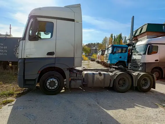 Седельный тягач Mercedes-Benz Actros 2023 года б/у фото 4