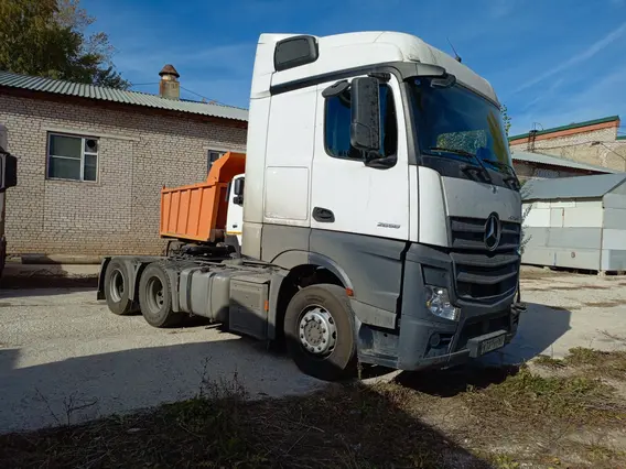 Седельный тягач Mercedes-Benz Actros 2023 года б/у