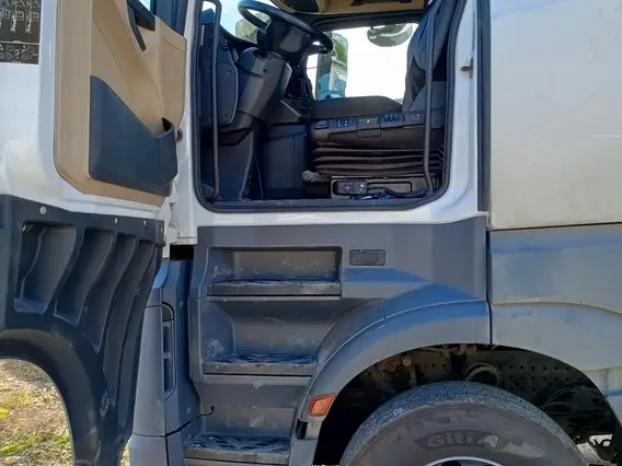 Седельный тягач Mercedes-Benz Actros 2023 года б/у фото 9
