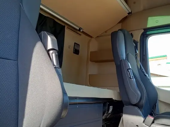 Седельный тягач Mercedes-Benz Actros 2023 года б/у фото 10