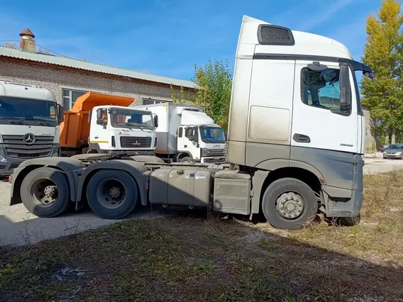 Седельный тягач Mercedes-Benz Actros 2023 года б/у фото 8