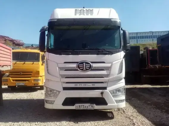 Седельный тягач FAW J7 2023 года б/у