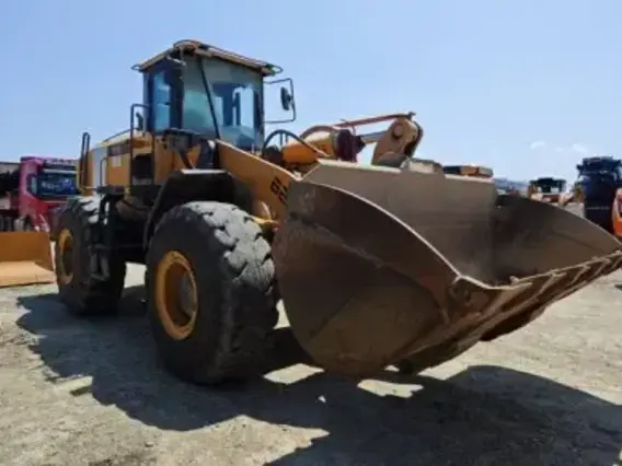 Фронтальный погрузчик BEEZONE 956GT 2023 года б/у