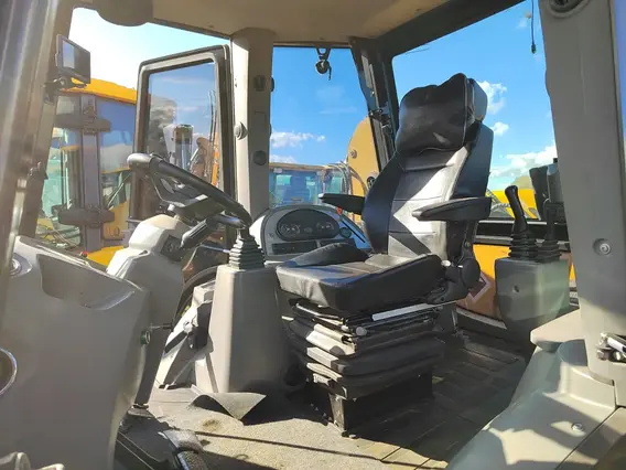 Экскаватор-погрузчик RUNMAX SE460R 2023 года б/у фото 6