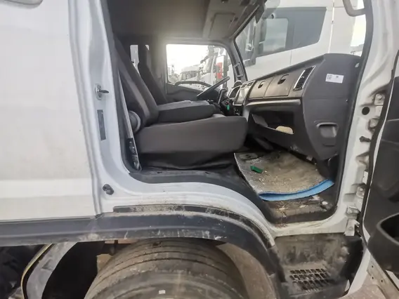 Тентованный грузовик Dongfeng C120L 2023 года б/у фото 3