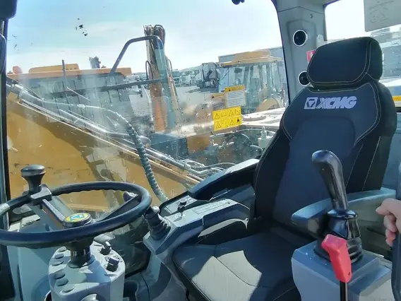 Экскаватор XCMG XE150WB 2023 года б/у фото 6