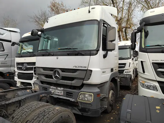 Седельный тягач Mercedes-Benz Actros 2017 года б/у фото 3