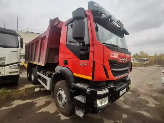 Самосвал IVECO Trakker 2021 года б/у