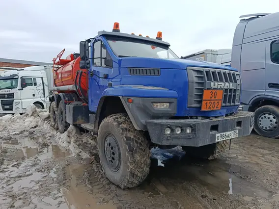Бензовоз Урал Next  5557 2021 года б/у фото 2