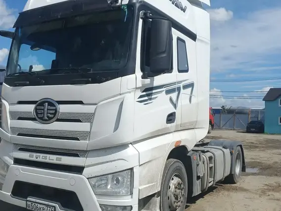 Седельный тягач FAW J7 2023 года б/у фото 3