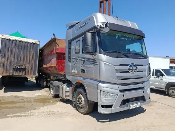 Седельный тягач FAW J7 2023 года б/у фото 4