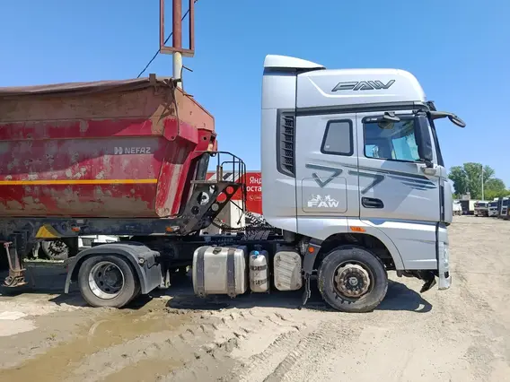 Седельный тягач FAW J7 2023 года б/у фото 5